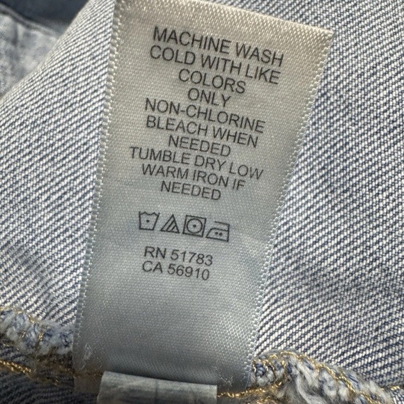 Maurice’s Denim Jacket Size L 4 Pocket Cinched Back Button Closure Light Blue - Picture 13 of 15